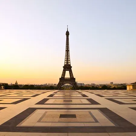 The Charming Trocadero Eiffel Tower-3